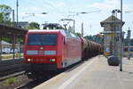 DB Cargo AG [D] mit  145 001-4  [NVR-Nummer: 91 80 6145 001-4 D-DB] und gemischtem Güterzug am 22.06.22 Durchfahrt Bahnhof Riesa.