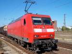 145 031 mit einem gemischten Gterzug bei Coswig (26.09.2003)
