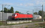 DB 145 046-9 als  Sonderfahrt  Richtung Zugbildungsanlage, am 10.10.2023 in Halle (S) Hbf.