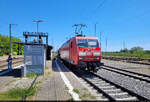 Die �berholung ist an diesem Tag angesagt im Bahnhof Angersdorf. Kennt man sonst so nicht, doch wegen Umleiterverkehre ist hier mehr los.
145 076-6 mit Gemischtwarenladen Richtung Sangerhausen bei der Einfahrt auf Gleis 3.

🧰 DB Cargo
 ...