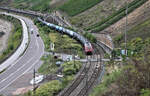 Ein leerer Tankwagen Zug ist hier nahe Boppard mit der DB 145056-7 am 20.9.2026 um 11.21 Uhr in Richtung Koblenz unterwegs.