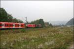 145 026 trifft den RE16 (RE 29677)  RUHR-SIEG-EXPRESS , von Essen Hbf nach Siegen, bei Hohenlimburg.