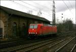 Nach der Arbeit dann das Vergngen: 145 048 rangiert bei nicht so guten Lichtverhltnissen im Bahnhof Kreuztal. (17.01.2008)