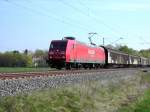 145 020-4 Railion DB Logistics am 14.04.2009 mit einem Gterzug Richtung Hannover am Bahnbergang bei Woltorf