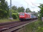 145 040 zieht ein Containerzug ber den Sdlichen Berliner Aussenring.07.07.07