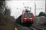 145 063 ist bei Bochum-Riemke mit einem laaangen Gterzug durch das Ruhrgebiet in Richtung Norden unterwges.