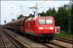 RAILION Logistics 145 013-9 mit Falns-Wagen. Man kann hier schn sehen wie der Zug die Steigung hoch kam und dann ber den kleinen Buckel fhrt (Berlin Friedrichshagen, 01.07.2009)