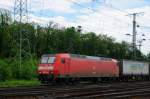 145 018-8 zieht mit einem gewaltigen  Knick  in der crashoptimierten Front einen  Ambrogio-Klv  ber die Gterzugumfahrung von Gremberg nach Aachen.