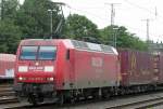 145 015-4 durchfhrt Kln West mit einem gemischten Gz am 07.07.2009