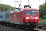 Die 145 062-6 zieht einen Containerzug durch Kln West am 29.07.2009