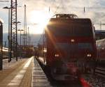 Total vereist zeigt sich 146 031 mit dem RE10127 nach Hamm schon fast beim Sonnenuntergang in Dren Hbf 20.12.09  