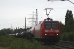 145 014-7 mit einem Kesselwagenzug in Hamburg Unterelbe am 09.07.2009