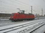 Hier 145 127-2, bei der Durchfahrt am 7.1.2010 durch Angermnde.