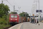 145 004-8 mit einem Gterzug nach Aachen-West bei der Durchfahrt in Aachen Rothe-Erde, 1.6.10