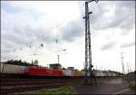 145 061 erreicht mit einem PIC den Bahnhof von Unna.