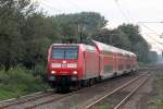 Kurz vor Bahnbergang Jakob-Krebs-Strae in Anrath ist 146 005 mit der RE2 nach Mnster abgelichtet am abend des 8.September 2010.