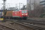 BR 145 003-0 von Railion kommt mit einem gemischten Containerzug aus Richtung Kln und fhrt in Aachen-West ein.
20.2.2011