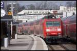 145 036 als Zuglok eines DoSto-RE4-Parks in Herzogenrath einfahrend.
27.03.11 14:25