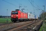 145 021-2 hier mit einem Containerzug auf der KBS 380 Richtung Hannover an der st. des ehemaligen Rohrsener Gbf. Aufgenommen am Vormittag des 19.04.2011