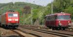 145 064-2 und Kasbachtalbahn VT98 am 23.4.2011 in Linz( Rheinl.