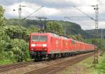 145 027-9 fhrte den 21 Lokomotiven langen Zug am 18.6.2011 bei Bonn-Beuel an.