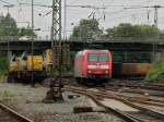 Whrend der TF der 7868 und 7867 am 26.07.2011 beim Rangieren Maschine und Fhrerstand wechselt, kommt 145 009-7 mit einem Containerzug am Haken in Aachen West eingefahren. Die beiden 78er bernehmen diesen Zug nach Belgien, also los zum Gemmenicher Weg um die beiden belgischen Diesellok`s mit drhnenden Motoren im Schritttempo die Rampe der Montzenroute von Aachen West zum Gemmenicher Tunnel hochfahren zu sehen. 