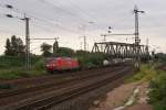 145 058-4 mit einem Containerzug in Veddel (Ballinstadt) am 18.08.2011
