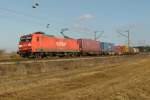 145 008-9 ist mit einem Containerzug bei Waghusel