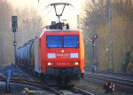 145 004-8 von Railion kommt mit einem Kesselzug aus Aachen-West in Richtung Herzogenrath.
Aufgenommen bei der Durchfahrt in Kohlscheid bei Abendsonne am 21.3.2012.