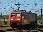 145 029-5 zieht am 18.08.2012 einen Ambrogio-Ganzzug mit Lkw-Wechselbehltern aus Aachen West. Der Zug wurde von einer Cobra aus Belgien nach hier gebracht und fhrt nun weiter Richtung Italien. Diese Ganzzge von Ambrogio sieht man tglich in Aachen West, sie pendeln zwischen Muizen bei Antwerpen(B) und Gallarate bei Mailand(I).