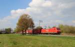 145 049-3 fuhr am 03.05.2013 mit einem gemischten Güterzug von Emden nach Osnabrück, hier in Leer.