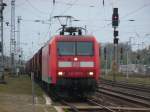 Am 25.10.2013 kam 145 051 mit einem Kalizug aus Richtung Wittenberge durch Stendal und fuhr weiter Richtung Magdeburg.