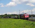 Am 30.5.2013 kam die 145 043 mit ihrem RE nach Hoyerswerda in Waghusel vorbei.