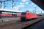 Lok 145 007-1 Lz im Bahnhof Fulda, am 2.7.14. Die Baureihe 145 war die letzte in Hennigsdorf bei Berlin entwickelte Lokbaureihe. Es wurden dort noch 10 Stück gebaut, dann beginnend  mit Nr. 11 die  Fertigung nach Kassel vergeben. Beide werke gehören heute zu Bombardier. 