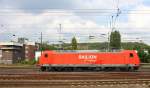 145 052-7 von Railion rangiert in Aachen-West.
Aufgenommen vom Bahnsteig in Aachen-West bei schönem Sonnenschien am Nachmittag vom 5.8.2014. 
