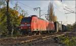 145 018-8 bei der Murgbrücke in Rastatt. November 2014.

Für Zweifler: Fotostandort zwei Meter hinter dem Fahrleitungsmasten.