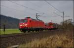 145 042-8 ist mit einen gemischten Güterzug am 28.01.15 in Hermannspiegel unterwegs.