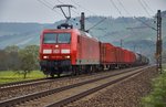 145 001-4 ist am 12.04.16 mit einen gemischten Güterzug bei Himmelstadt in Richtung Würzburg unterwegs.