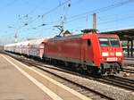 145 043-6 (NVR: 91 80 6145 043-6 D-DB) am 24.08.2016 mit Falns den Bremer Hbf passierend.