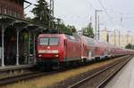 MEG 145 025-3 mit Überführung Doppelstockwagen durch den Bf Anklam am 19.08.2020 von Mukran kommend Richtung Schrottplatz. 56072