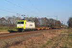 145 094 der Captrain führte im Abendlicht des 20.03.22 einen nur zur Hälfte beladenen Containerzug durch Jütrichau Richtung Magdeburg.