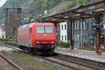 145 092 der Beacon durchfährt den Bahnhof Kaub am 29.04.2022 als Lokzug. Aufgenommen vom Bahnsteig 3.