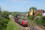 Recht voll war der Bahnhof Bous aufgrund einer Stellwerksstörung in Saarbrücken am Mittag des 28.04.2026. 429 607 stand schon über eine Stunde am Bahnsteig und 1440 522 wartete auch schon seit 30 Minuten auf die Weiterfahrt. Dann gesellte sich die  Schwarzwald-Marie  145 016-2 mit dem Knielinger dazu. Nach nur 5 Minuten Wartezeit ging es dann für sie wieder weiter,  zum Unmut der beiden Regio-Lokführer und ihrer Fahrgäste, die schon deutlich länger warteten.