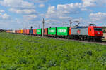 MEG 145 052 mit Containern bis zum geht nicht mehr am 21.04.26 bei Roßlau.