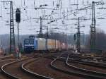 Auf dem Weg nach Aachen West zieht 145-CL-203 am 19.02.2011 einen Containerzug ber das Burtscheider Viadukt in den Aachener Hbf.