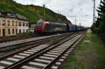 145 084-0 bei der Ausfahrt aus Leutesdorf nach einem Halt.