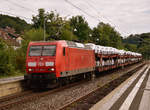 Durch Neckargerach kommt 145 049-3 mit dem Audi-Zug aus Bad Friedrichshall Jagstfeld am Dienstag den 5.