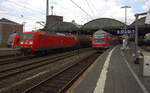 145 008-9 DB kommmt mit einem gemischten Güterzug aus Köln-Gremberg(D) nach Aachen-West(D) und dann weiter nach Belgien und fährt durch Aachen-Hbf in Richtung Aachen-Schanz,Aachen-West.