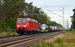 145 002 passiert mit einem Container- und KLV-Zug am 07.09.19 Marxdorf Richtung Dresden.