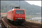 145064-2 ist hier am 2.6.2007 im Elbtal bei Königstein in Richtung Bad Schandau unterwegs.